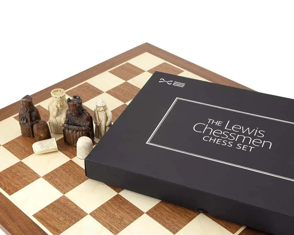 Conjunto Ilha de Lewis Gigante Tabuleiro de Xadrez em Madeira de Ácer e Mogno e Jogo de Xadrez completo (peças + tabuleiro) Ilha de Lewis - Image 5