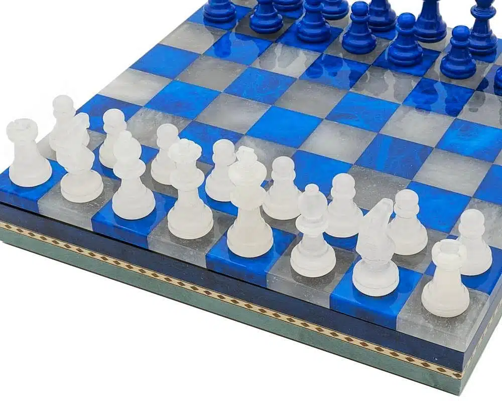 Conjunto Azul e Branco Tabuleiro e Jogo de Xadrez em Mármore Antigo com Caixa de Arrumação - Image 3