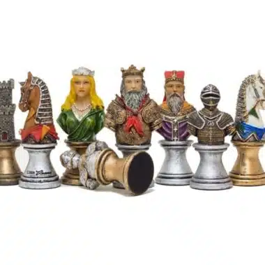 Peças de xadrez Busto Medieval V, pormenor dos bustos reais e cavaleiros esculpidos
