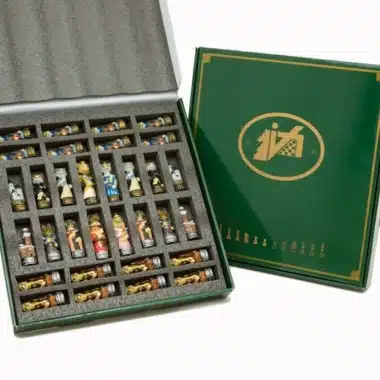 Jeu d'Echecs en Résine "Chiens vs Chats"