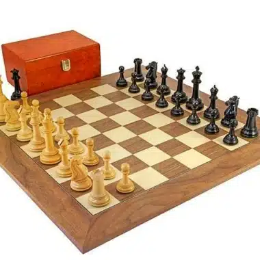 Conjunto Parténon Tabuleiro de Xadrez em Madeira de Nogueira e Ácer, Jogo de Xadrez em Madeira de Ébano e Buxo & Caixa de Arrumação