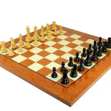 Alternative view of Conjunto Cheltenham Luxo Tabuleiro de Xadrez em Madeira de Olmo e Raiz de Ácer Laqueado & Jogo de Xadrez em Madeira de Ébano