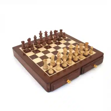 Alternative view of Conjunto Classic XVI Tabuleiro com Arrumação em Madeira de Ácer e Pau-Rosa Dourado e Jogo de Xadrez em Pau-Rosa Dourado