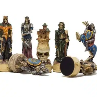 Conjunto Mortos-Vivos III Tabuleiro de Xadrez em Couro Sintético Mundo Antigo com Arrumação e Jogo de Xadrez em Resina Pintado à Mão - Image 12