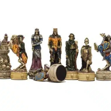 Conjunto Mortos-Vivos III Tabuleiro de Xadrez em Couro Sintético Mundo Antigo com Arrumação e Jogo de Xadrez em Resina Pintado à Mão - Image 11