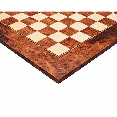 Tabuleiro de xadrez italiano, pormenor do canto com a moldura em raiz de olmo