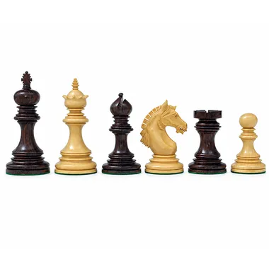 Jeu d'échecs en bois de buis et bois de rose, pièces alignées de face