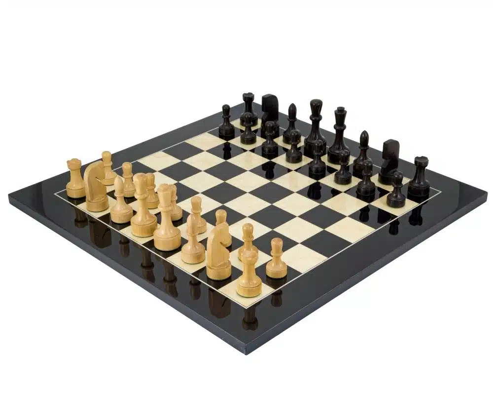 Jeu d'échecs Contemporain - Échiquier en bois d'Anegre noir et Erable & Pièces en Bois de Buis