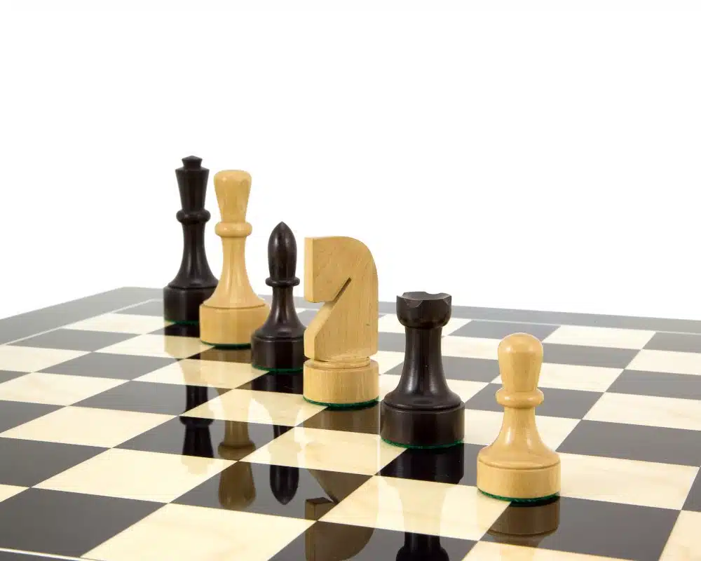 Jeu d'échecs Contemporain - Échiquier en bois d'Anegre noir et Erable & Pièces en Bois de Buis