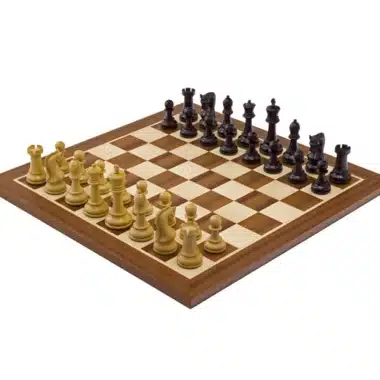 Conjunto Leningrad Tabuleiro de Xadrez em Madeira de Mogno e Jogo de Xadrez em Buxo Ebanizado