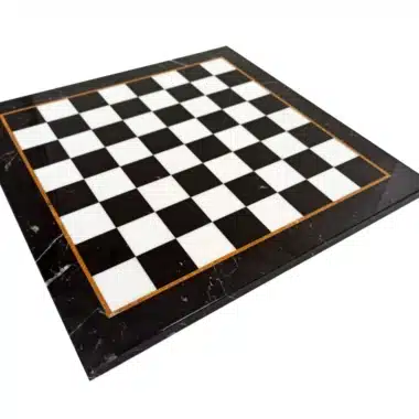 Tabuleiro de Xadrez em Mármore Preto e Branco