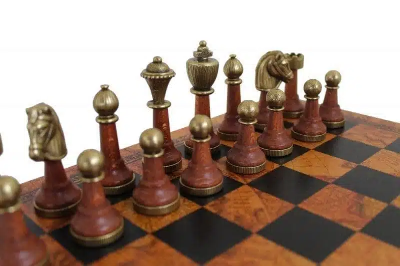 Tabuleiro de Xadrez Castanho em Couro Sintético e Jogo de Xadrez Staunton em Madeira e Metal - Image 2