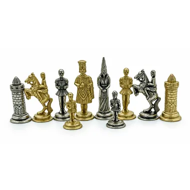 Peças douradas e prateadas do jogo Camelot, figuras medievais detalhadas