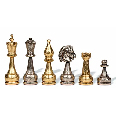 Detalhe das peças douradas Staunton: dama, bispo, cavalo e torre