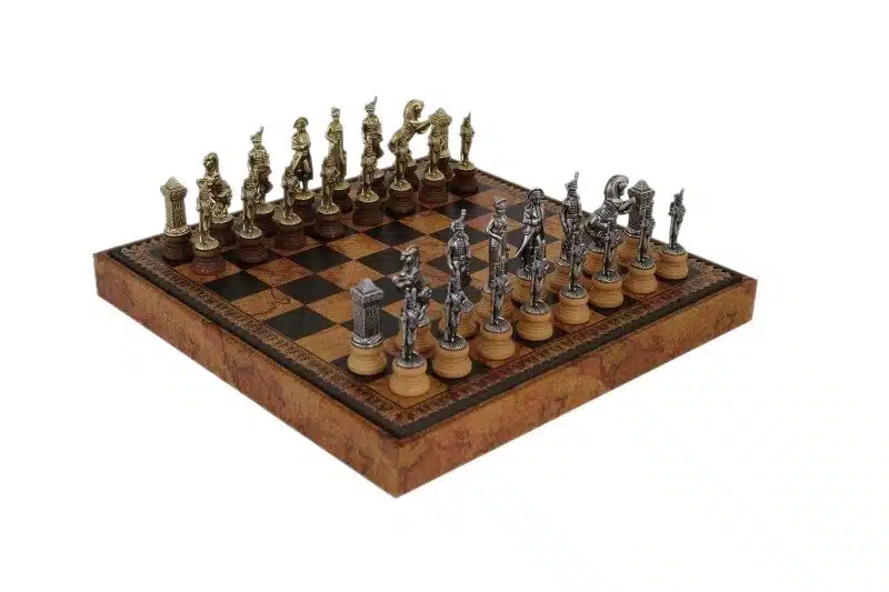Jogo de Xadrez Napoleão - Tabuleiro, Damas e Gamão em Pele Sintética com Compartimento de Arrumação & Peças de Xadrez em Metal e Madeira