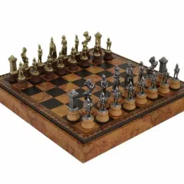 Jogo de Xadrez Mary Stuart - Tabuleiro, Jogo de Damas e Gamão em Pele Sintética com Compartimento de Arrumação & Jogo de Xadrez em Metal e Madeira