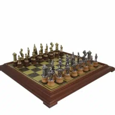 Jogo de Xadrez Mary Stuart - Tabuleiro de Pé com Efeito Latão e Caixilho em Madeira & Jogo de Xadrez em Metal e Madeira