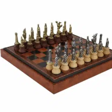 Jogo de Xadrez Medieval - Tabuleiro de Xadrez, Damas e Gamão em Couro Sintético Castanho/Preto com Compartimento de Arrumação e Peças de Xadrez em Metal