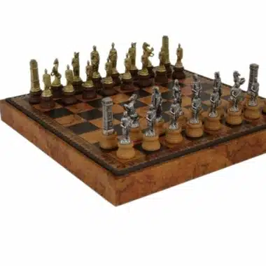 Jogo de xadrez Romanos vs Bárbaros - Tabuleiro, Damas e Gamão em couro sintético com compartimento de arrumação & Jogo de Xadrez em Metal e Madeira