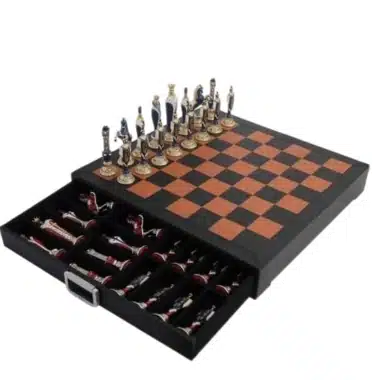 Alternative view of Grande Jogo de Xadrez Renascença Italiana & Tabuleiro em Couro com Arrumação