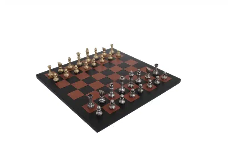 Pequeno Jogo de Xadrez Moderno em Latão Artesanal & Tabuleiro em Couro Verdadeiro