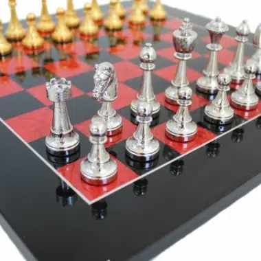 Alternative view of Jogo de Xadrez Floral - Tabuleiro em Madeira de Urze Preto e Vermelho Brilhante & Jogo de Xadrez em Metal Banhado a Ouro e Prata