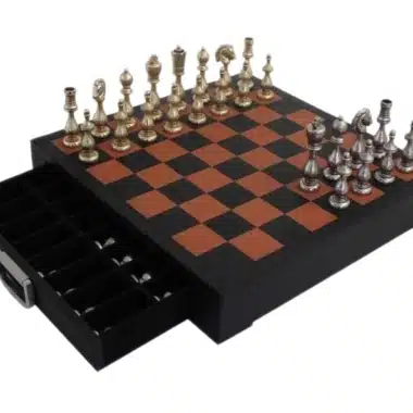 Grande Jogo de Xadrez em Metal e Tabuleiro em Couro Verdadeiro com Gaveta de Arrumação