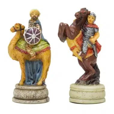 Dois cavalos de xadrez sobre camelo e cavalo, Árabe e Romano frente a frente