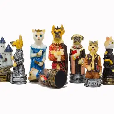 Alternative view of Jogo de Xadrez Cães e Gatos em Resina e Tabuleiro em Pele Sintética Bordeaux e Dourado