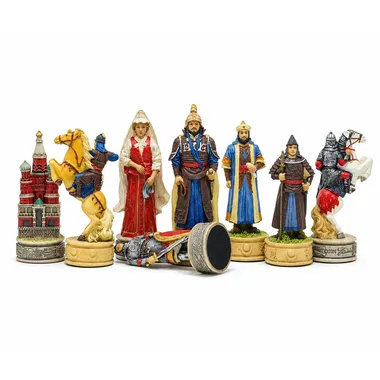 Jogo de xadrez Dominação Mongol, detalhe das peças russas com torre e cavalo