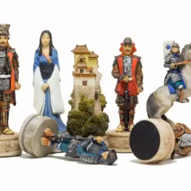 Alternative view of Jogo de Xadrez Samurai em Resina Pintado à Mão e Tabuleiro em Pele Sintética Dourada e Azul