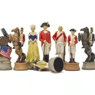 Alternative view of Jogo de Xadrez Guerra da Independência dos Estados Unidos em Resina & Tabuleiro em Couro Sintético com Compartimento de Arrumação