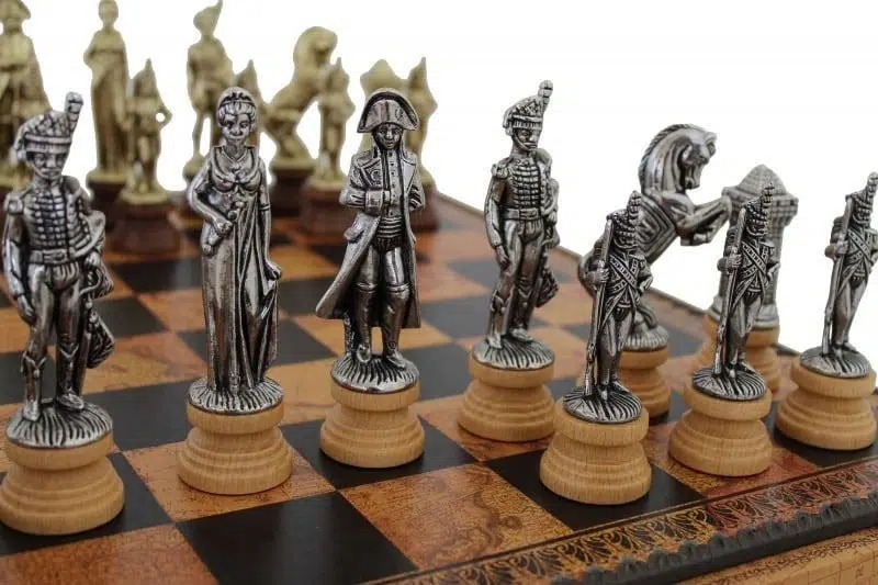 Jogo de Xadrez Napoleão - Tabuleiro, Damas e Gamão em Pele Sintética com Compartimento de Arrumação & Peças de Xadrez em Metal e Madeira - Image 2