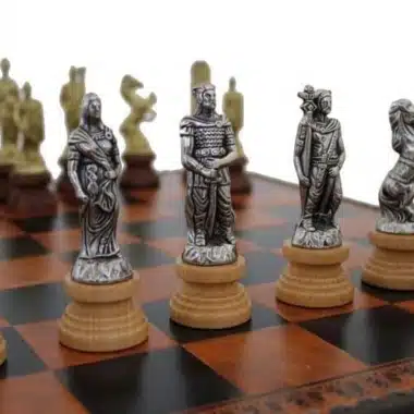 Alternative view of Jogo de Xadrez Romanos vs Bárbaros - Tabuleiro, Damas e Gamão em Couro Sintético Castanho/Preto com Compartimento de Arrumação & Peças de Xadrez em Metal e Madeira