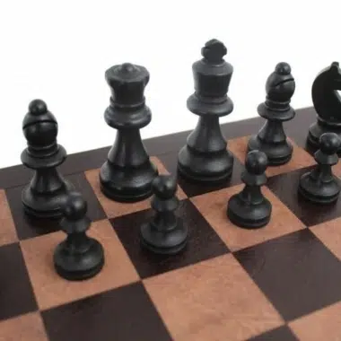 Alternative view of Jogo de Xadrez Staunton em Madeira e Tabuleiro em Pele Verdadeira Italiana com Caixa de Arrumação