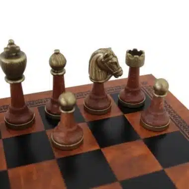 Alternative view of Jogo de Xadrez Staunton em Metal e Madeira com Tabuleiro em Pele Sintética Castanha