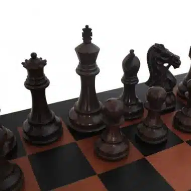 Alternative view of Jogo de Xadrez Staunton Esculpido em Pau-Rosa com Tabuleiro em Pele Verdadeira
