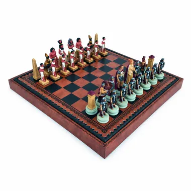 Jogo de xadrez Romanos VS Egípcios em resina sobre tabuleiro em pele sintética