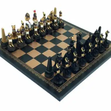 Jogo de Xadrez Egipto Antigo em Resina e Tabuleiro em Couro Sintético Preto e Dourado