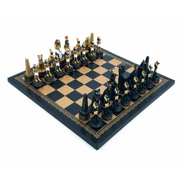 Jogo de xadrez completo Antigo Egito com peças de resina sobre tabuleiro preto e dourado