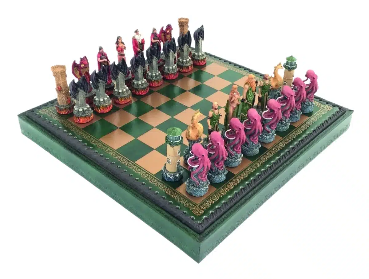 Jogo de Xadrez Fantasy Água VS Fogo em Resina e Tabuleiro em Couro Sintético com Arrumação