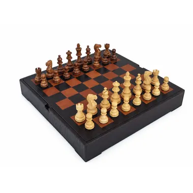 Jogo de xadrez em madeira de acácia sobre o tabuleiro de couro com caixa