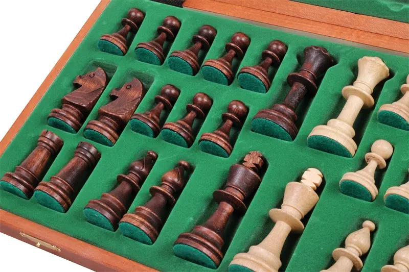 Tabuleiro e Jogo de Xadrez em Madeira com Arrumação - Image 5
