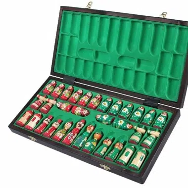 Alternative view of Jogo de Xadrez de Madeira para Crianças Bonecas Russas Verde
