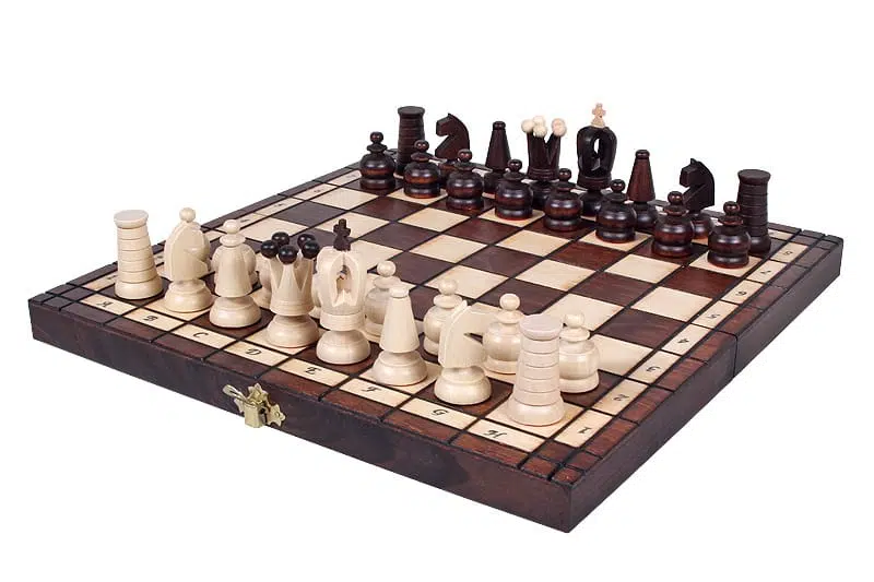 Jogo de Xadrez de Madeira Ornamentado Dobrável - 31x31 cm