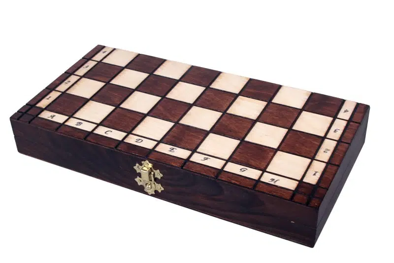 Jogo de Xadrez de Madeira Ornamentado Dobrável - 31x31 cm - Image 9