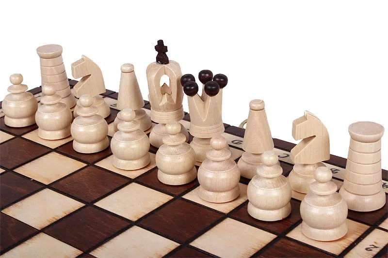 Jogo de Xadrez de Madeira Ornamentado Dobrável - 31x31 cm - Image 4