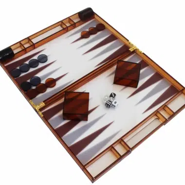 Gamão moderno em acrílico laranja com peças de damas, copos de dados e conjunto de dados