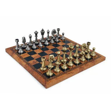 Jogo de xadrez Staunton em metal sobre tabuleiro em couro sintético com mapa-múndi, vista geral