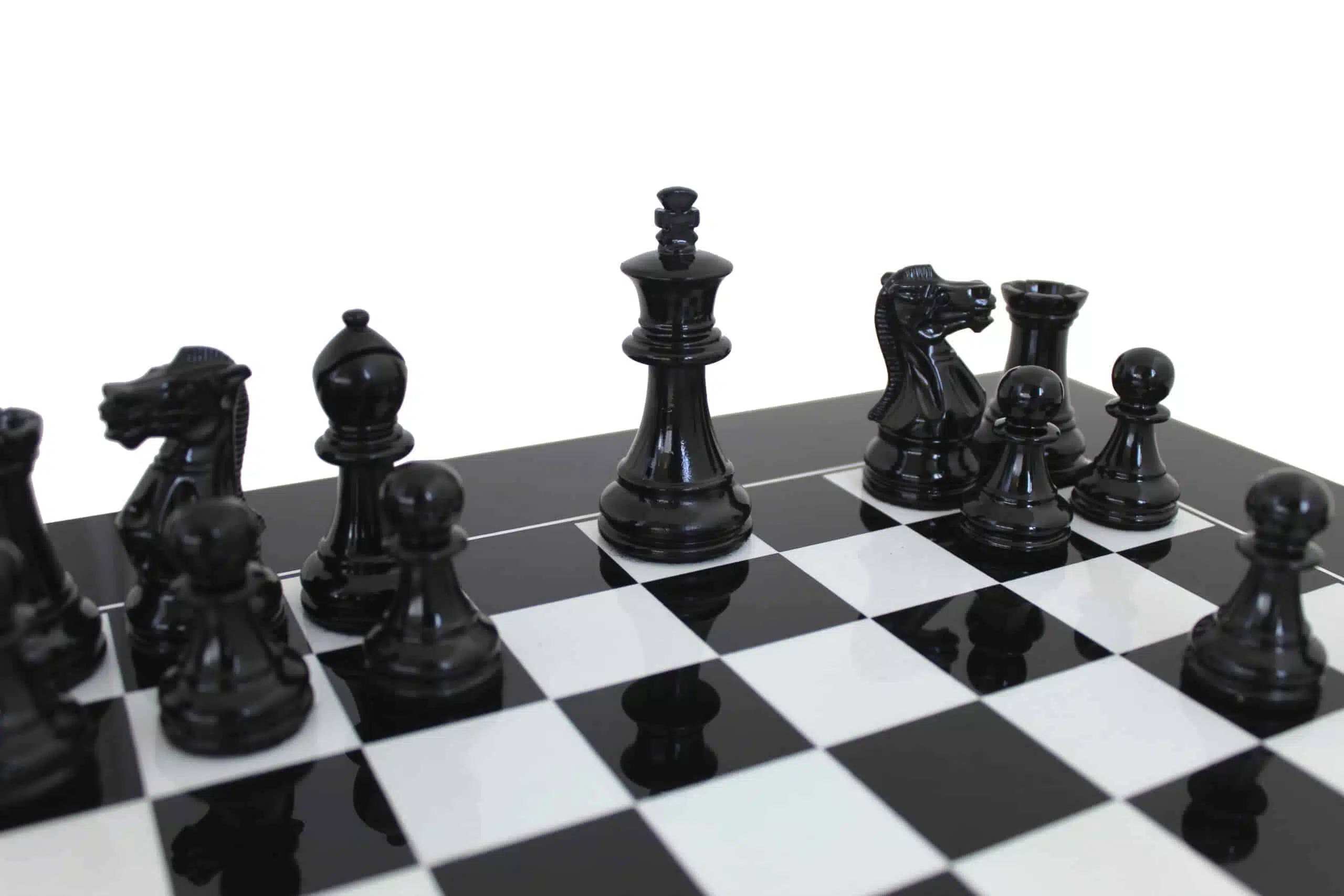 Jogo de Xadrez Bicolor Preto e Branco Moderno em Madeira Lacada - Image 2